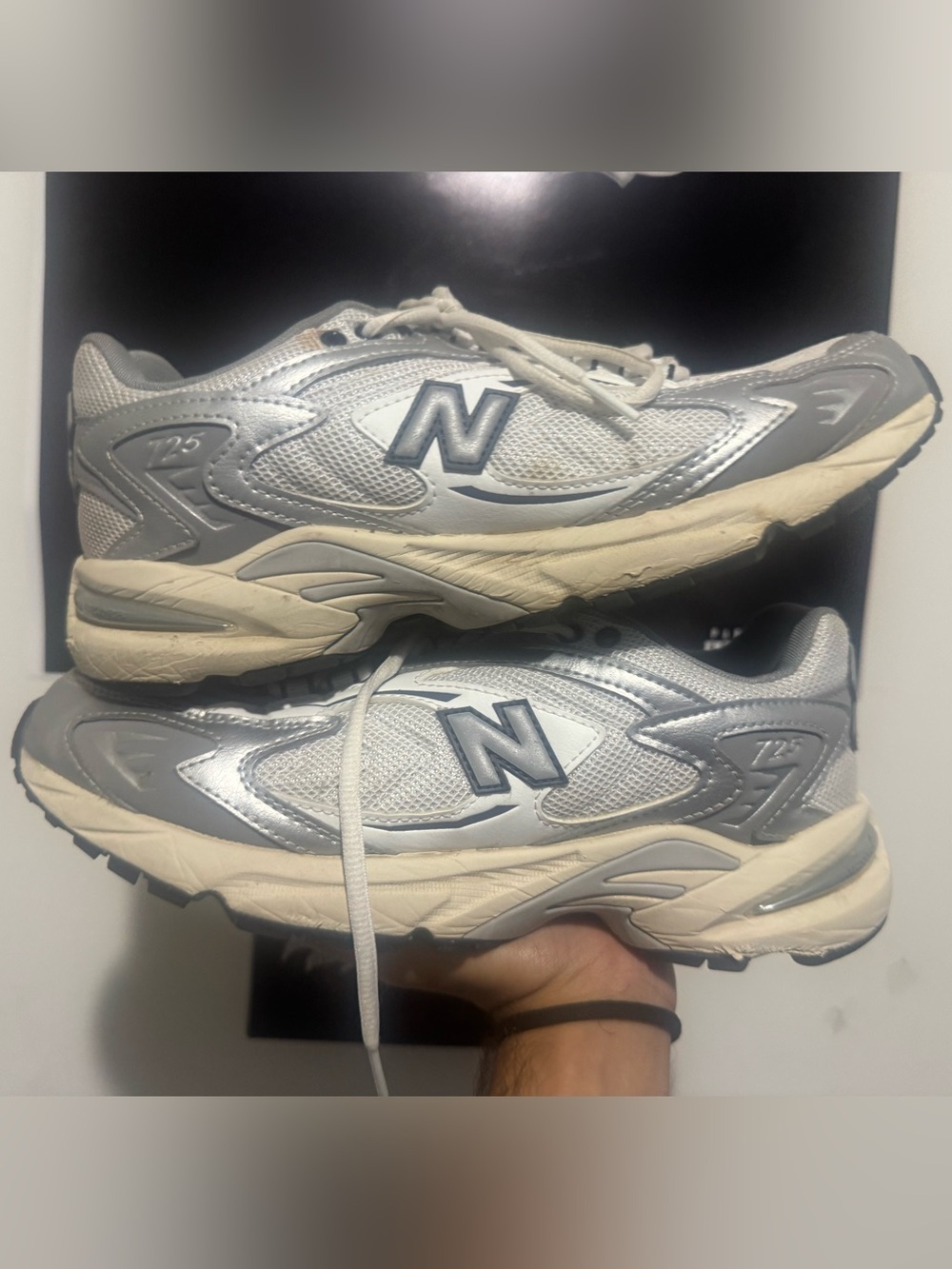 New Balance 725 metallic silver slate grey & cream size 9 men